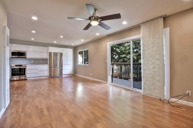 118 Flynn Ave, Unit C in Mountain View, CA - Building Photo - Building Photo