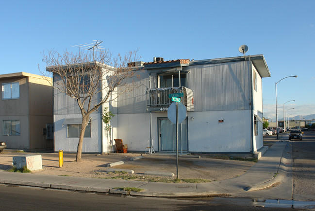 4840 W Twain Ave in Las Vegas, NV - Building Photo - Building Photo