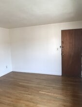 51 Nathan Rd, Unit 2 in Waltham, MA - Building Photo - Building Photo