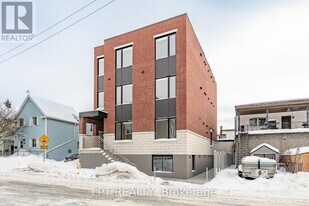 250 Shakespeare St in Ottawa, ON - Building Photo