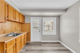 9405 Bohning Dr in Garfield Heights, OH - Building Photo - Building Photo