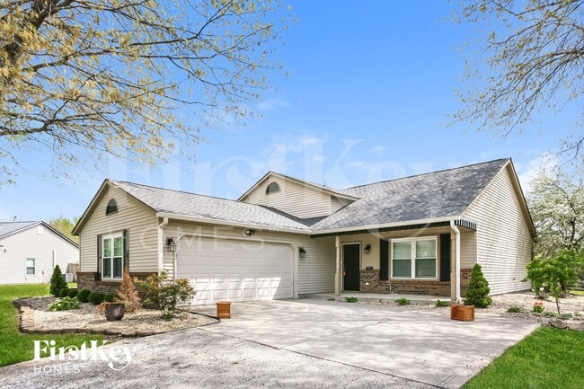 721 Sable Ridge Dr in Greenwood, IN - Building Photo - Building Photo