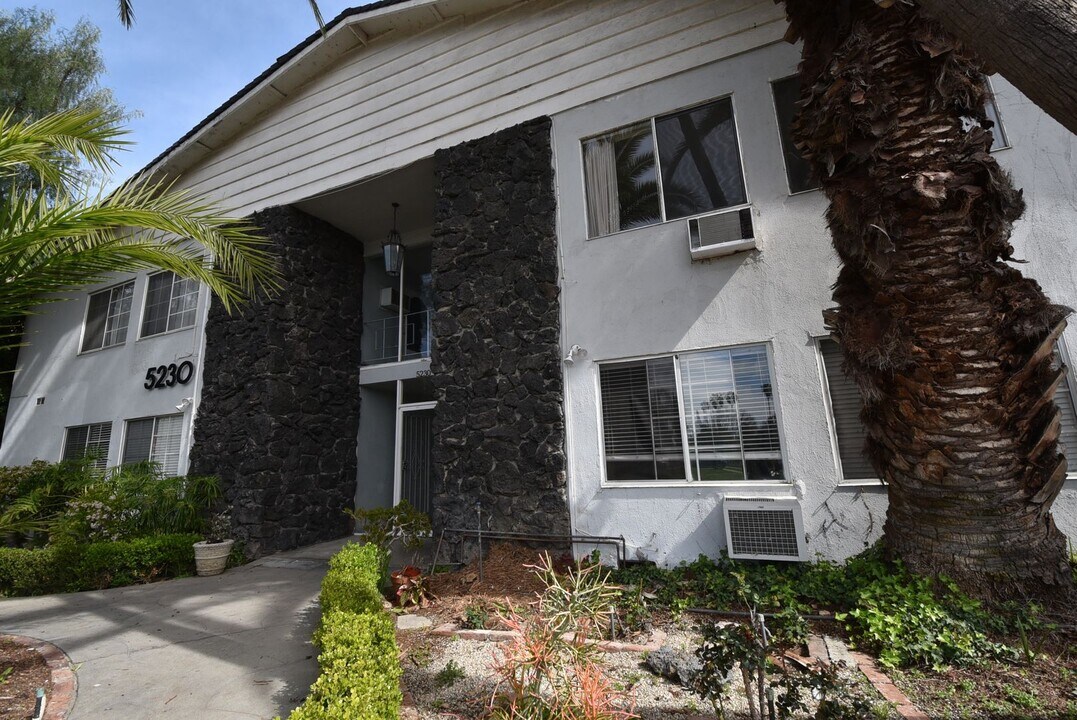 5230 Vesper Ave in Los Angeles, CA - Building Photo