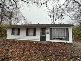 802 Knollcrest Dr in Danville, IL - Building Photo