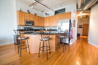 1000 W Adams St, Unit 709 in Chicago, IL - Foto de edificio - Building Photo