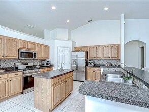 7107 Colonial Lake Dr in Riverview, FL - Building Photo - Building Photo