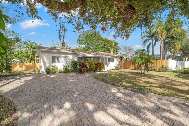 5107 26th Ave S in Gulfport, FL - Foto de edificio - Building Photo