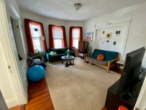 162 Kelton St, Unit 1 in Boston, MA - Foto de edificio - Building Photo