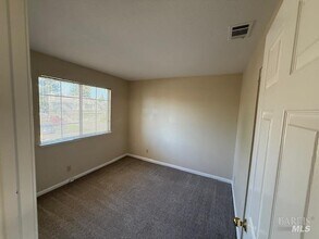 1187 Notre Dame Cir in Vacaville, CA - Building Photo - Building Photo
