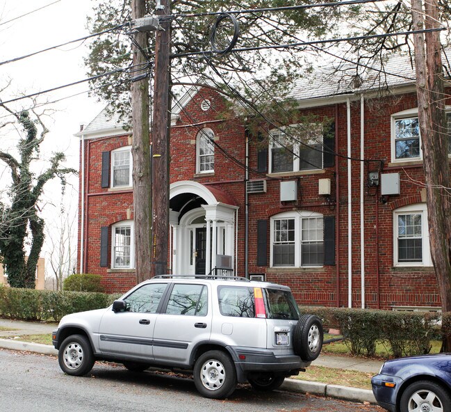 2500 41st St NW in Washington, DC - Building Photo - Building Photo