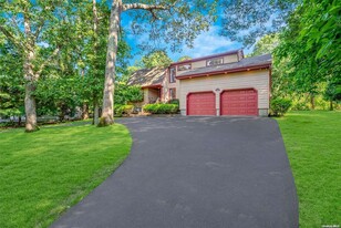 5 Bay Woods Dr