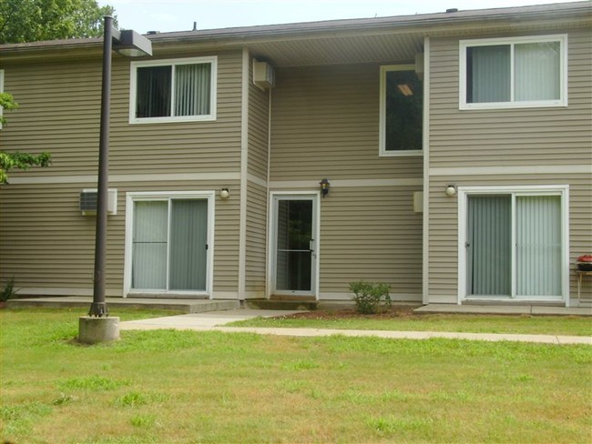 Country View Apartments in Benton Harbor, MI - Foto de edificio - Building Photo