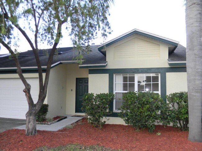 8821 Parliament Ct in Kissimmee, FL - Building Photo - Building Photo