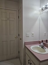 29936 Utica Rd in Roseville, MI - Foto de edificio - Building Photo