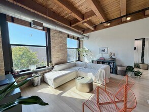 2511 W Moffat St in Chicago, IL - Building Photo - Building Photo