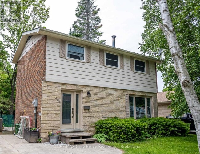property at 206 6th Ave E