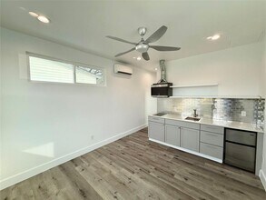 3919 E 16th St in Austin, TX - Building Photo - Building Photo