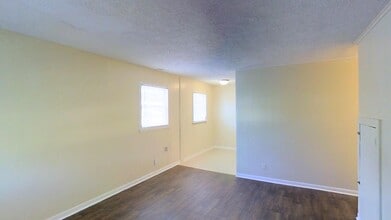 1020 Meadowbrook Blvd in High Point, NC - Building Photo - Building Photo