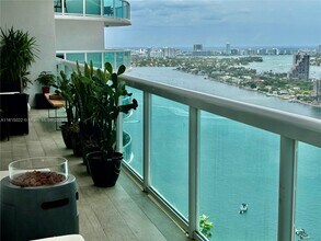 1800 N Bayshore Dr in Miami, FL - Building Photo - Building Photo