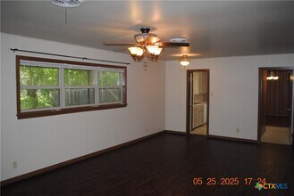 106 E Young Ave in Temple, TX - Foto de edificio - Building Photo