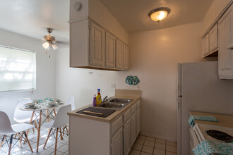 Bradford Square Apartments in Oklahoma City, OK - Building Photo - Interior Photo