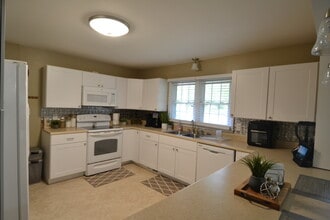 1410 S Halliburton St in Kirksville, MO - Foto de edificio - Building Photo