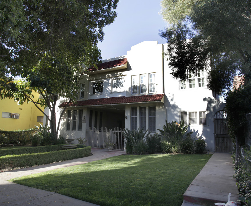 1851-1855 Canyon Dr in Los Angeles, CA - Building Photo