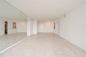 5161 Collins Ave, Unit 615 in Miami Beach, FL - Building Photo - Building Photo