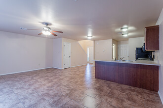 Stonebriar Court in Van Buren, AR - Building Photo - Interior Photo