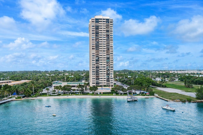 property at 5600 N Flagler Dr