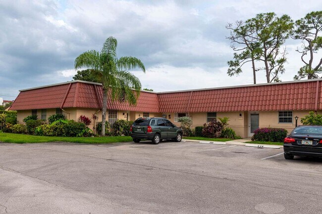 228 Down E Ln in Greenacres, FL - Building Photo - Building Photo