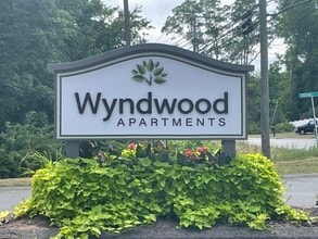 Wyndwood Apartments in East Windsor, CT - Building Photo - Building Photo