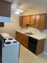 35401 Hickory Woods Ln, Unit 35401 Hickory woods ln in Clinton Township, MI - Building Photo - Building Photo