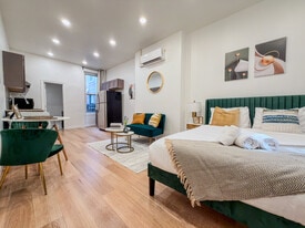 2129 Pine St in Philadelphia, PA - Building Photo