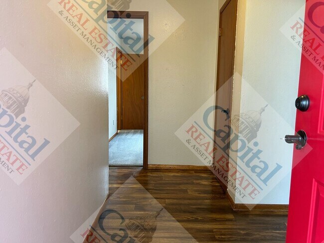 4704 Ridgeway Dr in Del City, OK - Foto de edificio - Building Photo