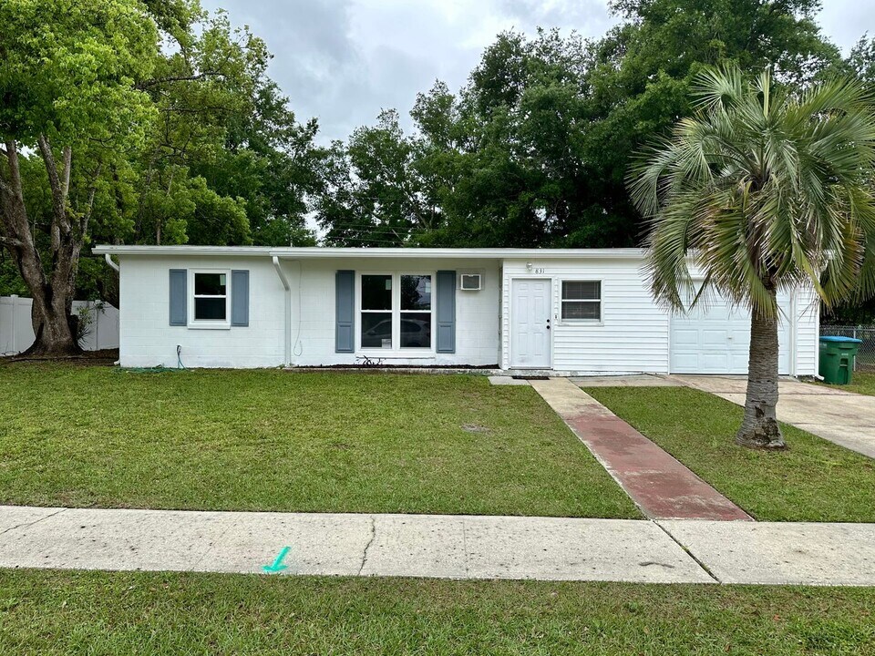 831 Rockhill St in Deltona, FL - Building Photo