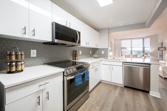 Riverbend at Port Imperial in West New York, NJ - Building Photo - Building Photo