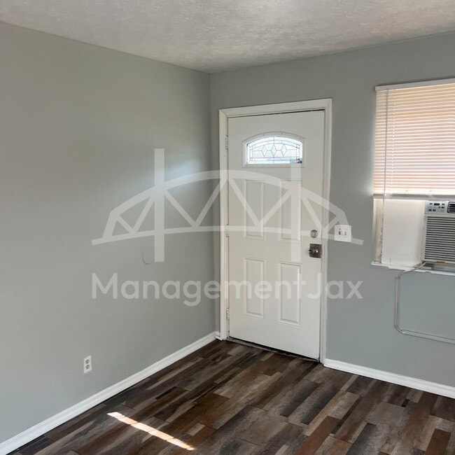 7216 Ken Knight Dr W in Jacksonville, FL - Building Photo - Building Photo