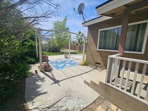 228 W E St in Tehachapi, CA - Foto de edificio - Building Photo