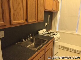 7 Barrows St, Unit B in Boston, MA - Building Photo