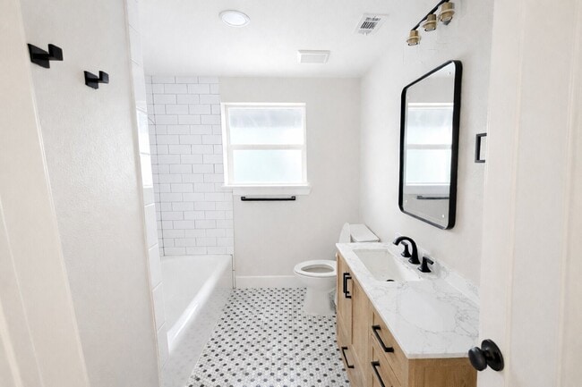 2001 Brun St in Houston, TX - Building Photo - Building Photo