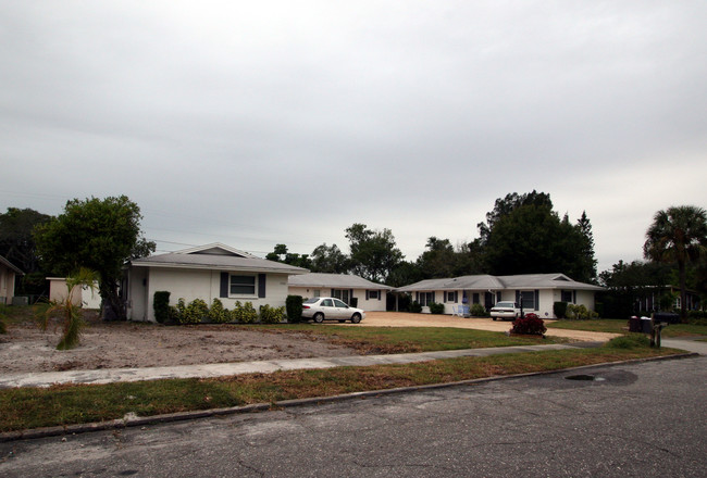 7294 Manatee St in Sarasota, FL - Foto de edificio - Building Photo