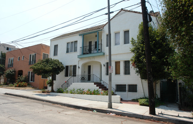 2524 W 4th St in Los Angeles, CA - Foto de edificio - Building Photo