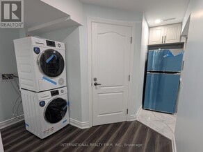 75 Bulmer Crescent in Newmarket, ON - Building Photo - Building Photo