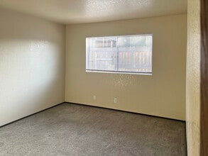 2368 Blue Jay Ct in Eureka, CA - Building Photo - Building Photo