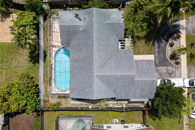 8521 NW 53rd St in Lauderhill, FL - Building Photo - Building Photo