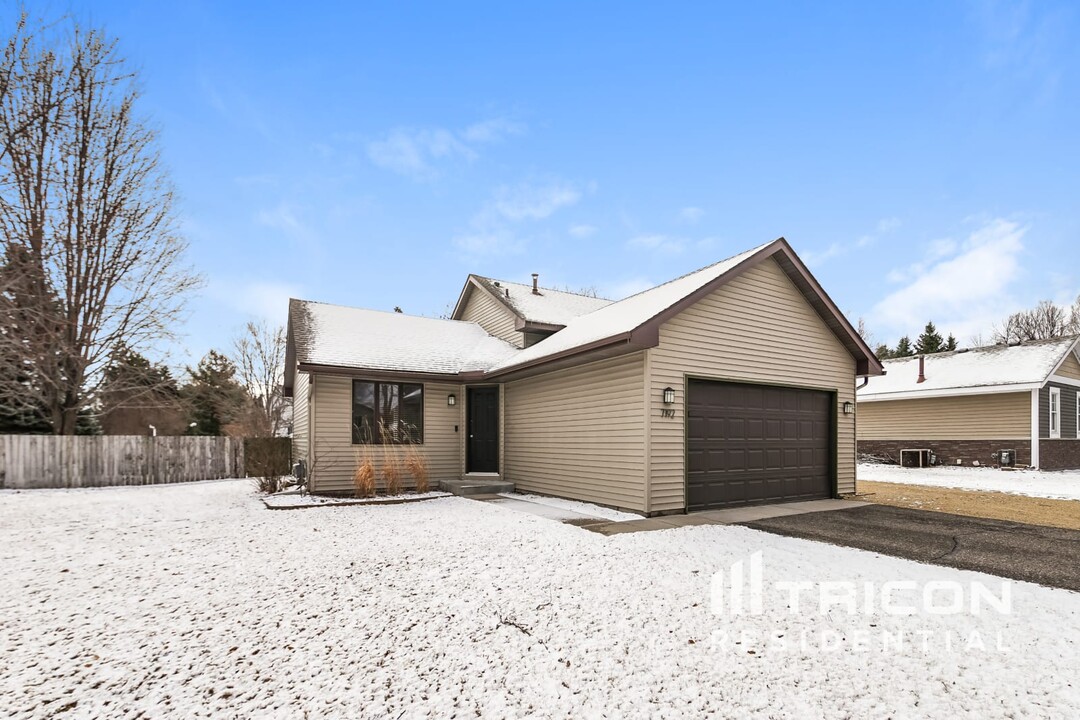 7192 Mourning Dove Rd in Lino Lakes, MN - Building Photo