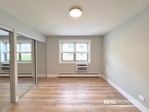452 W Oakdale Ave in Chicago, IL - Building Photo - Building Photo