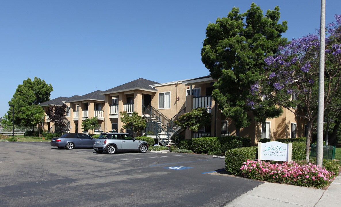 Lake View Park Apartments in Santee, CA - Foto de edificio