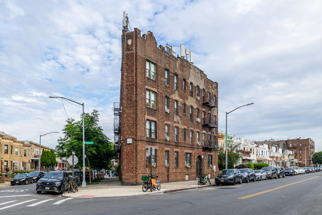 262 Dahill Rd in Brooklyn, NY - Building Photo